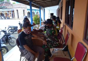 Peran Aktif Babinsa Dalam Mendukung Dan Membantu Tenaga Kesehatan