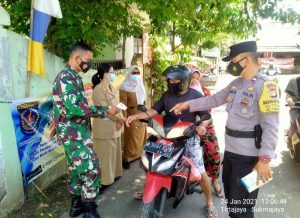 Hari Libur, Koramil 03/Sukmajaya Dan Tiga Pilar Konsisten Gelar Operasi PPKM Level 3