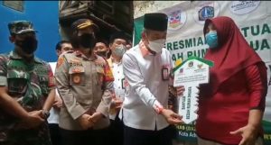 Danramil 02/TB Kodim 0503/JB Bersama Camat dan Kapolsek Tambora Dampingi Walikota Jakbar Resmikan Bantuan Bedah Rumah Dhuafa