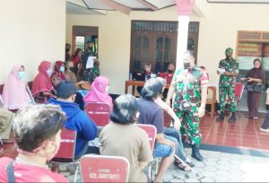 Selain Dampingi Warga Menerima Vaksin,Ini Yang dilakukan Babinsa Koramil 01/Wonogiri