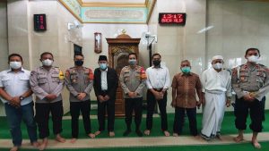 Kapolsek Tanjung Duren Kunjungi Tokoh Agama di Masjid Jami Al Mukhlisin Jelambar