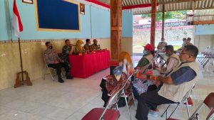 Danramil 21/Bulukerto Hadiri Monev Satgas Covid-19