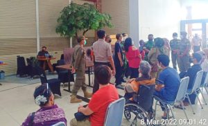 Koramil 08/Duren Sawit Kolaborasi Dengan Pengelola Mall Cipinang Indah dan Polkes Kodam Jaya, Kembali Gelar Serbuan vaksinasi Booster