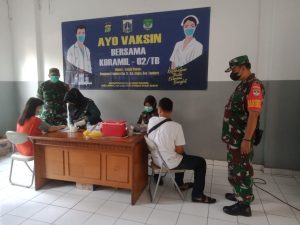 Percepatan Pemulihan Kesehatan, Koramil 02/TB Kodim 0503/JB Gelar Serbuan Vaksinasi TNI