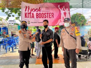 Polsek Tambora Laksanakan Serbuan Vaksinasi Booster Serentak di 11 Gerai