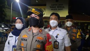Polsek Tambora Gelar Vaksinasi Covid-19 Malam Hari di Kantor Kelurahan Tanah Sereal