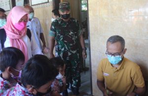 Dandim 0728/Wonogiri Beserta Istri Tinjau Pelaksanaan Vaksinasi Siswa Siswi SDN 1 Kedawung
