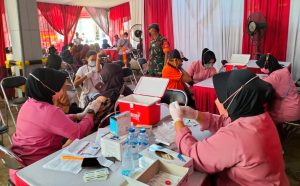 Koramil 03/Pasar Rebo Kolaborasi Dengan PT. Cosmax Indonesia Gelar Vaksinasi Untuk Warga