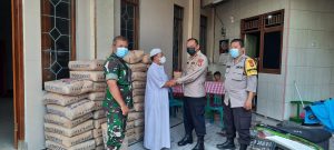 Polsek Kalideres Peduli Atas Musholla Assyukriyah di Tegal Alur