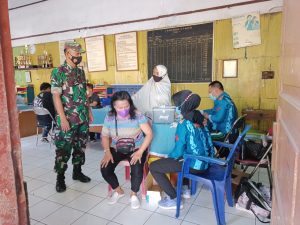 Kolaborasi Ketua RW-06 Cipinang Muara Bersama Koramil 01/Jatinegara Sukseskan Serbuan Vaksinasi