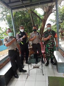 Ciptakan Keamanan Jelang Ramadhan, Babinsa Koramil 01 Panmas Kodim Depok Komsos Dengan Satpam