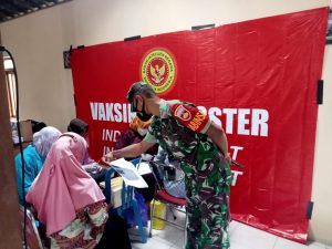Babinsa Koramil 03/Ngadirojo Terus Berikan Pendampingan Vaksinasi