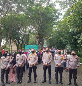 Ratusan Warga Kembangan Mengikuti Vaksinasi Yang di Gelar Di Kampus Mercu Buana