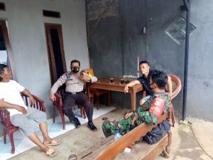 Ciptakan Kedekatan Dengan Warga Binaan Babinsa Kelurahan Cipayung Laksanakan Komsos