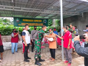 Dandim 0735/Surakarta Bagikan Paket Sembako Dalam Rangka Program KBD Tahap II tahun 2022