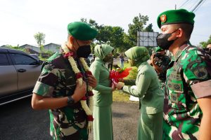 Prajurit Korem 071/Wijayakusuma Sambut Calon Danrem Baru