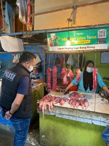 Polres Jakarta Barat Laksanakan Patroli dan Monitoring Serta Cek Harga Sembako di Pasar Duta Mas