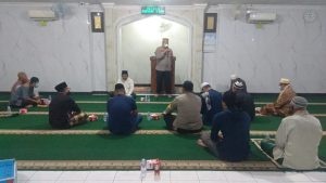 Kapolsek Kalideres Kembali Laksanakan Shalat Subuh Berjamaah Bersama Masyarakat