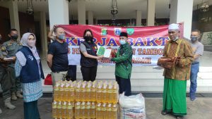 Kapolsek Tambora Laksanakan Kerja Bakti Pembersihan Masjid Sebagai Bentuk Kedekatan Polri Dengan Masyarakat