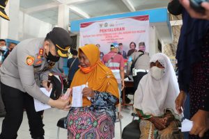 Polres Kendal Salurkan BTPKLWN Di Terminal Bahurekso