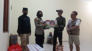 Polsek Tambora Tinjau Sekaligus Berikan Bantuan Kemanusiaan Kepada Para Korban Kebakaran