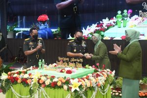 Keluarga Adalah Sumber Kebahagiaan Yang Utama