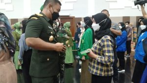 Perwakilan Putra Putri Berprestasi/Warakawuri Kodim 0505/JT Menerima Beasiswa Anak Jayakarta Cerdas