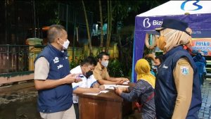 234 Warga Datangi Gerai Vaksinasi Malam Hari Yang Digelar Polsek Tanjung Duren di Kantor Kelurahan Wijaya Kusuma