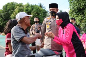 “Lopo Gratis” Keluarga Besar Polres Madina Bagikan Takjil Gratis Kepada Warga, Selama Bulan Suci Ramadhan 1443 H