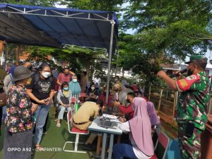 Kolaborasi Perangkat RW Kelurahan Malaka Sari Dengan Koramil 08/Duren Sawit Gelar vaksinasi Selama 4 Hari