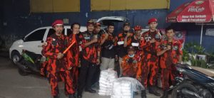 Pemuda Pancasila dan Lembaga Komando Inti MPC Jakbar Melalukan Kegiatan Patroli Wilayah Serta Membagikan 100 Paket Nasi Kotak