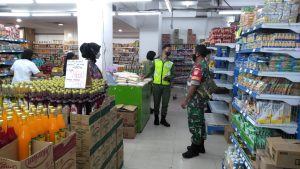 Serka M Nasirin Bersama Bhabinkamtibmas Cek PPKM Level 3 DiLuwes Nusukan