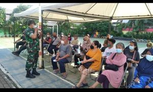 Tingkatkan Kesehatan Warga, Koramil 02/Matraman Gelar Vaksin Booster