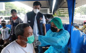 Satuan Narkoba Polres Jakarta Barat Gelar Vaksinasi Ramadhan Booster Presisi Keliling