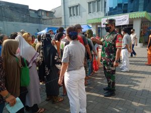 Yayasan Buddha Tzu Chi Salurkan Bantuan Paket Sembako Dihadiri Danramil 02/TB Kodim 0503/JB Kapten Inf Arja Suarja