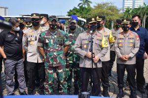 Pangdam Jaya Mayjen TNI Untung Budiarto Bersama Irjen Pol M Fadil Imran Peringatan Personel Tanpa Anarkis Gunakan Senjata