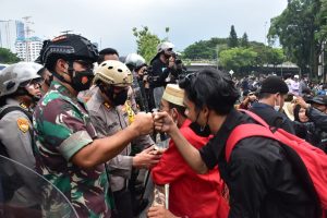 Pangdam Jaya Bersama Kapolda Jaya tinjau Situasi Aksi Unras Dilapangan