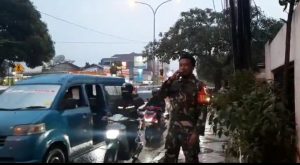 Pergelangan Tangan DiVaksin COVID-19 Mengurangi Virus, Ayo Antrian Gratis, Kapan lagi