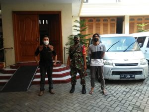 Yakinkan Sesuai Prokes, Babinsa Jayengan Cek Kesiapan Hari Paskah