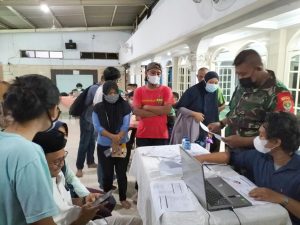 Koramil 04/Pulogadung Kerjasama Dengan DKM Masjid Gelar Vaksnasi Malam