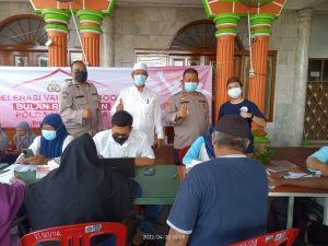 Akselerasi Vaksinasi Booster Bulan Ramadhan Polsek Cilincing Buka Gerai Vaksin di Halaman Masjid At Taqwa Rorotan Cilincing Jakarta Utara