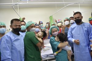 Sujud Syukur, Kembar Siam Joana dan Jovalin Berhasil Dipisahkan