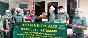 Mitra Jaya Bersama Koramil 02/Matraman Bagikan Takjil