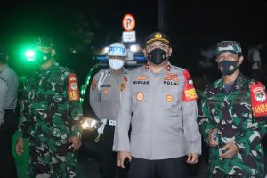 Polsek Kembangan Jakarta Barat bersama 3 Pilar dan Pokdar Kamtibmas Melakukan Patroli Gabungan jelang hari raya idul fitri 1443 H