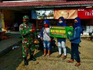 Keliling Pasar, Babinsa Berikan Himbauan Penerapan Protkes