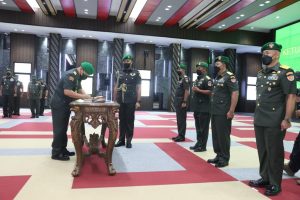 Pimpin Sertijab Aslat dan Dansecapaad, Kasad: Kembangkan Kreativitas Dalam Menghadapi Tantangan Kedepan