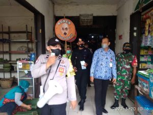 Tiga Pilar Gencar Laksanakan Pengecekan PPKM Sekaligus Membagikan Masker Dipasar Tradisional Nusukan