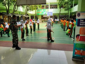 Himbauan Prokes Terus Dilakukan Babinsa Kelurahan Ketelan di Wilayah Binaan