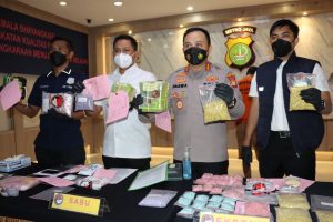 Satuan Narkoba Polres Metro Jakarta Barat Berhasil Mengungkap Peredaran Gelap Narkoba Jenis Pil Ekstasi dan Sabu Dalam Waktu Sehari