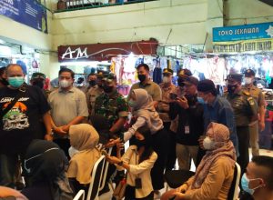 Dandim dan Kapolres Metro Jakarta Timur Dampingi Giat kunjungan Pangdam Jaya ke Pasar PD Jaya Kramatjati